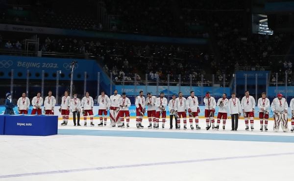 <br />
                        День бана в российском хоккее: приостановили участие в международных турнирах, а НХЛ запретила партнерство<br />
                    